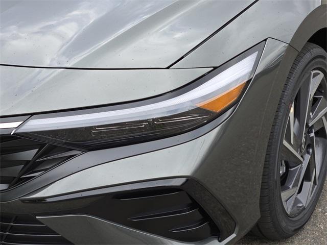 new 2025 Hyundai Elantra car, priced at $26,085