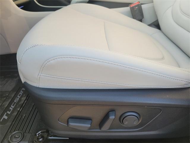 new 2025 Hyundai TUCSON Hybrid car, priced at $38,560