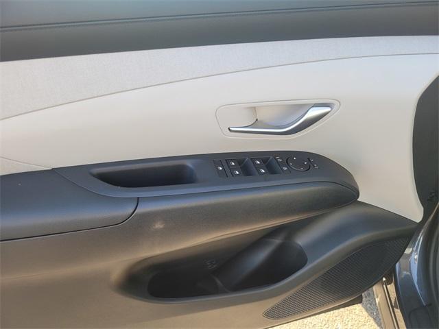 new 2025 Hyundai TUCSON Hybrid car, priced at $38,560