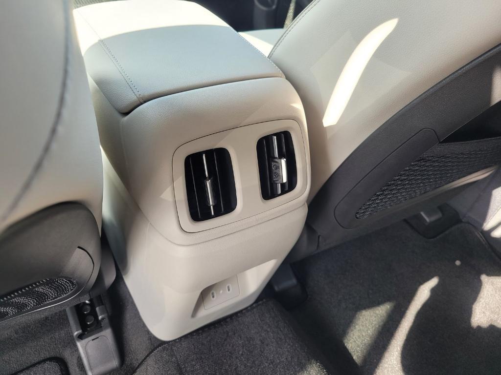 new 2025 Hyundai TUCSON Hybrid car, priced at $42,595