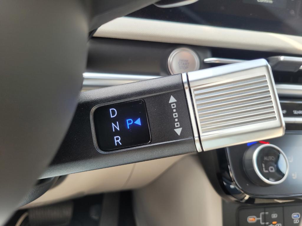 new 2025 Hyundai TUCSON Hybrid car, priced at $42,595