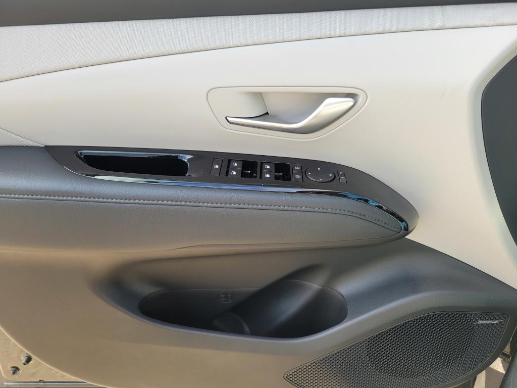 new 2025 Hyundai TUCSON Hybrid car, priced at $42,595
