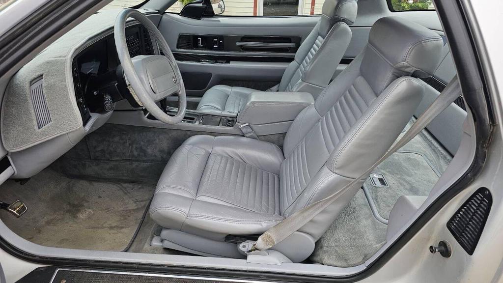 used 1990 Buick Reatta car, priced at $5,899