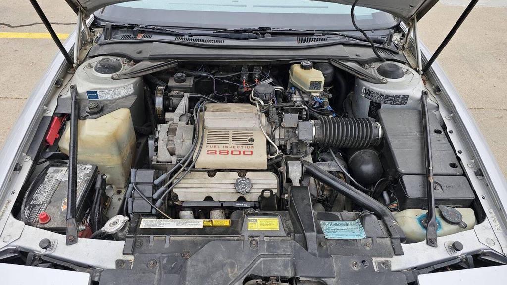 used 1990 Buick Reatta car, priced at $5,899