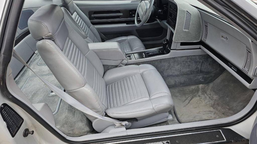 used 1990 Buick Reatta car, priced at $5,899