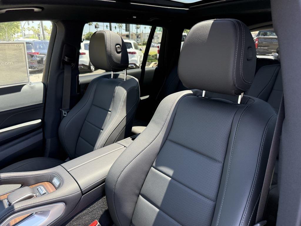 new 2025 Mercedes-Benz GLS 450 car, priced at $95,365