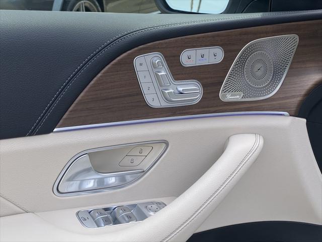 new 2025 Mercedes-Benz GLS 580 car, priced at $124,060