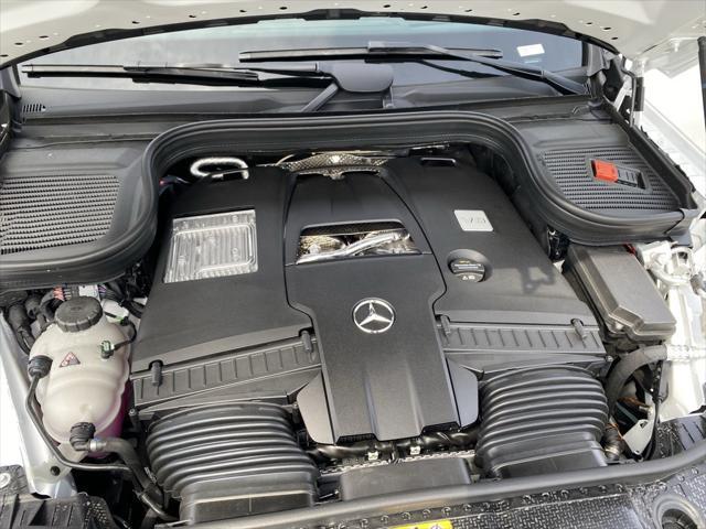 new 2025 Mercedes-Benz GLS 580 car, priced at $124,060