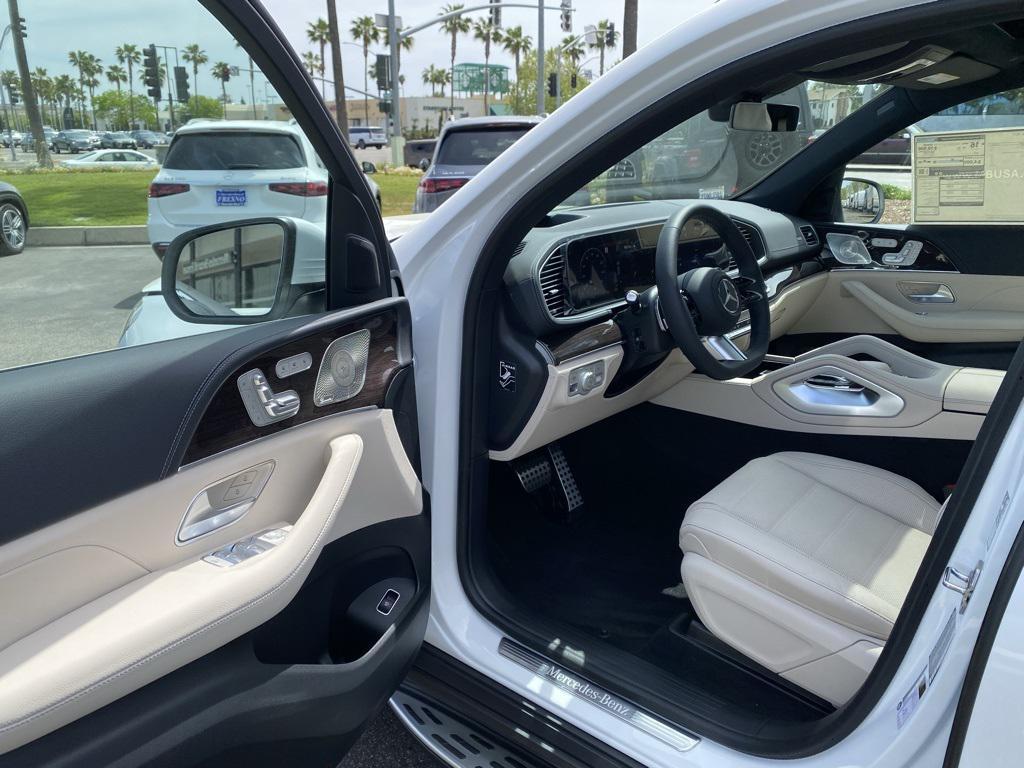 new 2025 Mercedes-Benz GLS 580 car, priced at $119,750