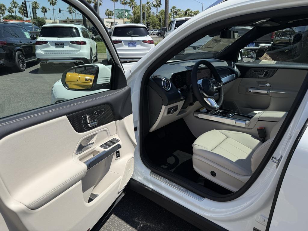 new 2025 Mercedes-Benz GLB 250 car, priced at $50,665