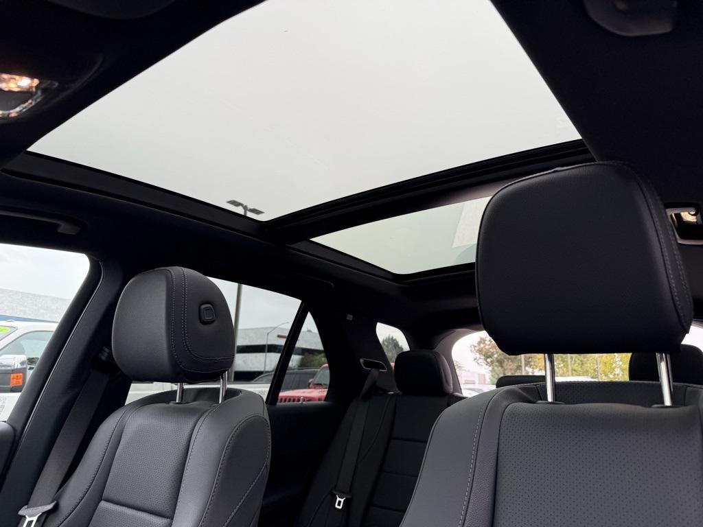 used 2025 Mercedes-Benz GLE 450 car, priced at $68,998