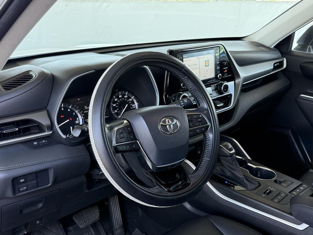 used 2021 Toyota Highlander car, priced at $30,998