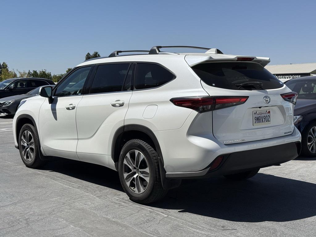 used 2021 Toyota Highlander car, priced at $30,998