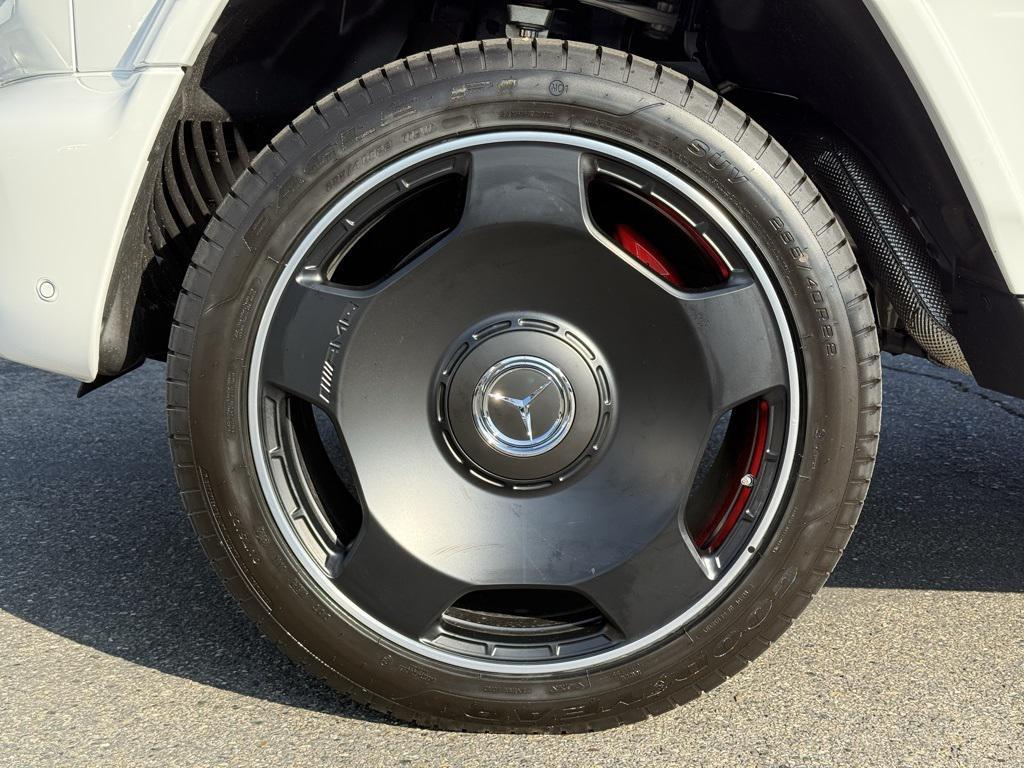 new 2025 Mercedes-Benz AMG G 63 car, priced at $197,485