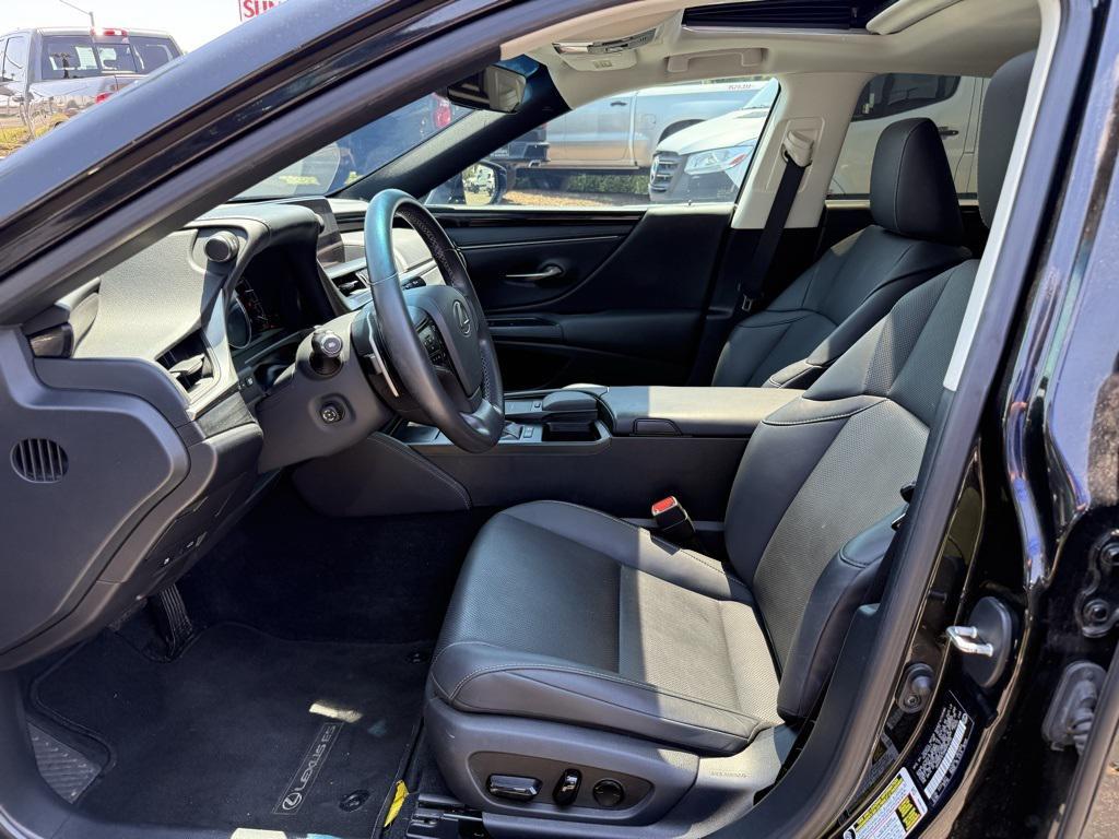 used 2021 Lexus ES 300h car, priced at $32,000