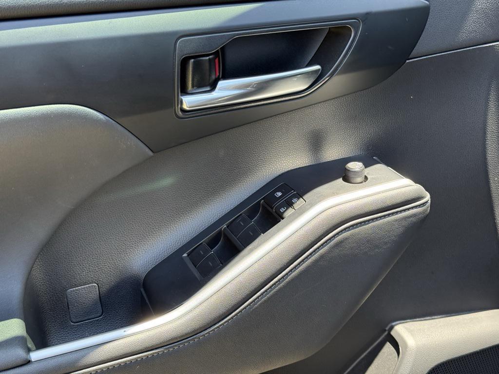 used 2023 Toyota Highlander car, priced at $35,998