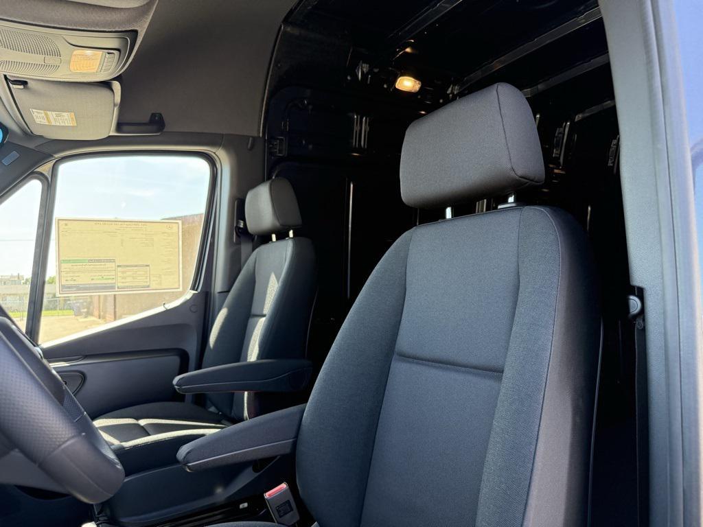 new 2025 Mercedes-Benz Sprinter 2500 car, priced at $70,613