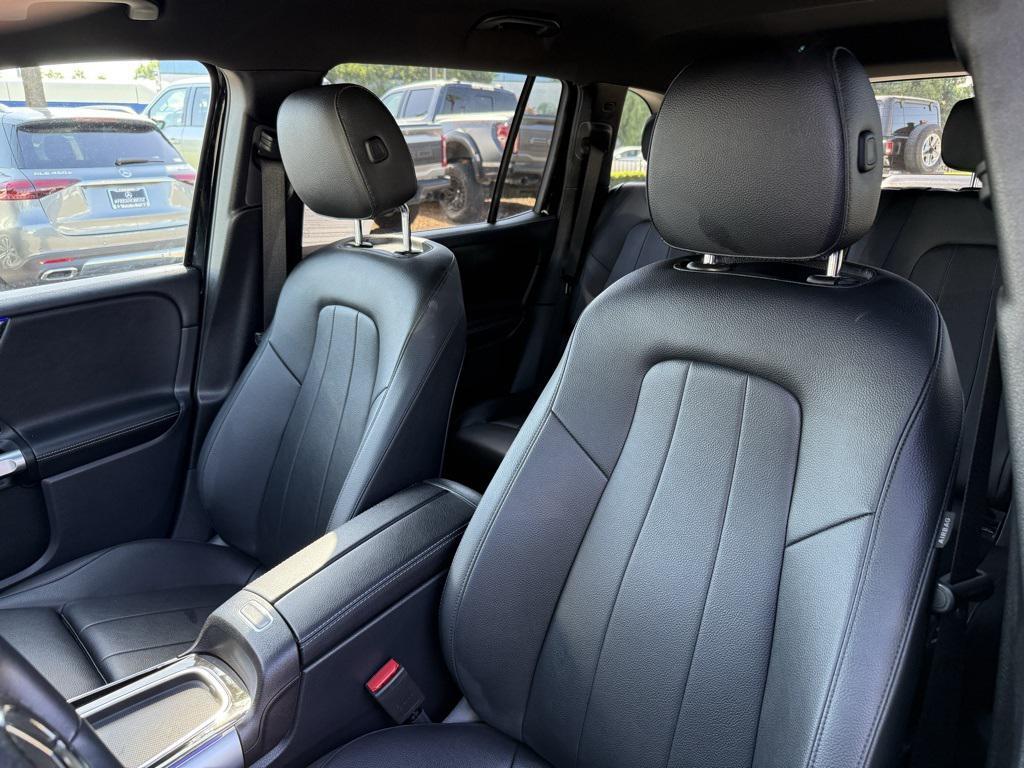 used 2025 Mercedes-Benz GLB 250 car, priced at $40,000