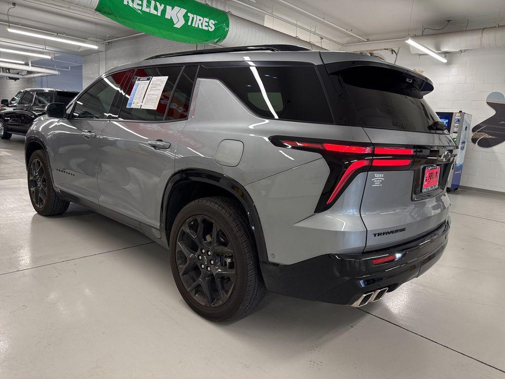 used 2024 Chevrolet Traverse car, priced at $49,892