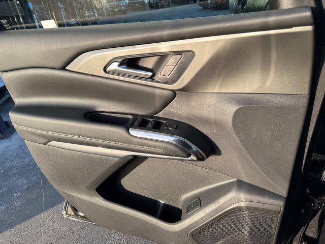 new 2025 Chevrolet Traverse car, priced at $43,195