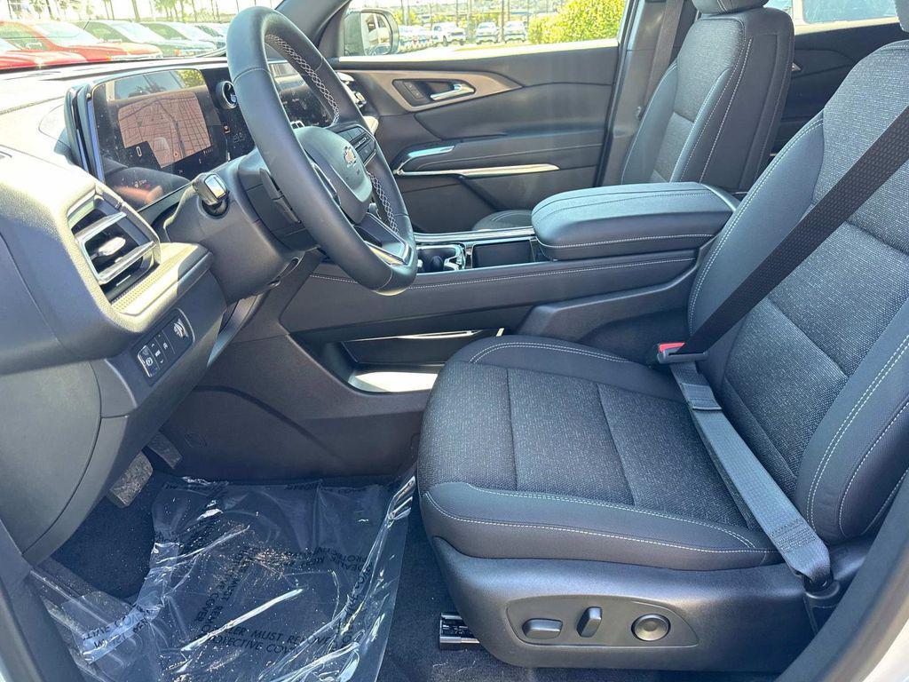 new 2026 Chevrolet Traverse car, priced at $48,095