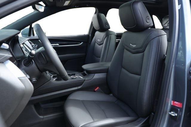 used 2024 Cadillac XT5 car, priced at $40,706