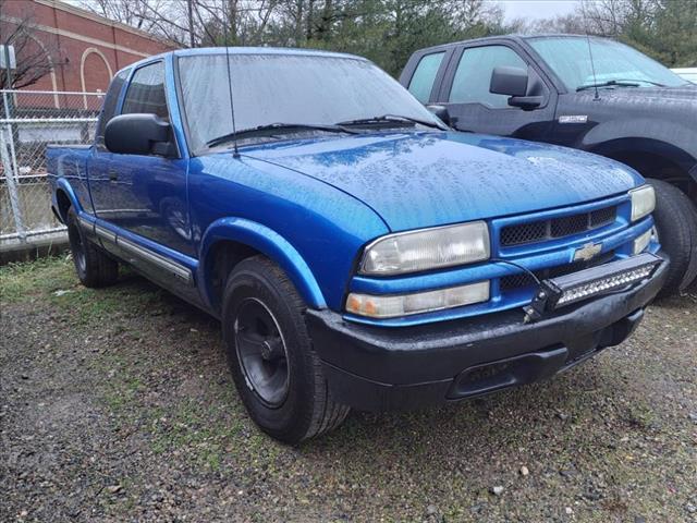 used 2000 Chevrolet S-10 car, priced at $2,995