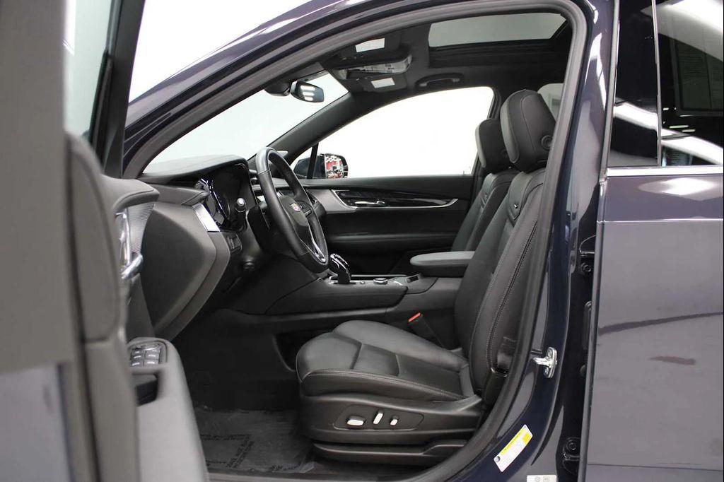 used 2025 Cadillac XT6 car, priced at $51,788