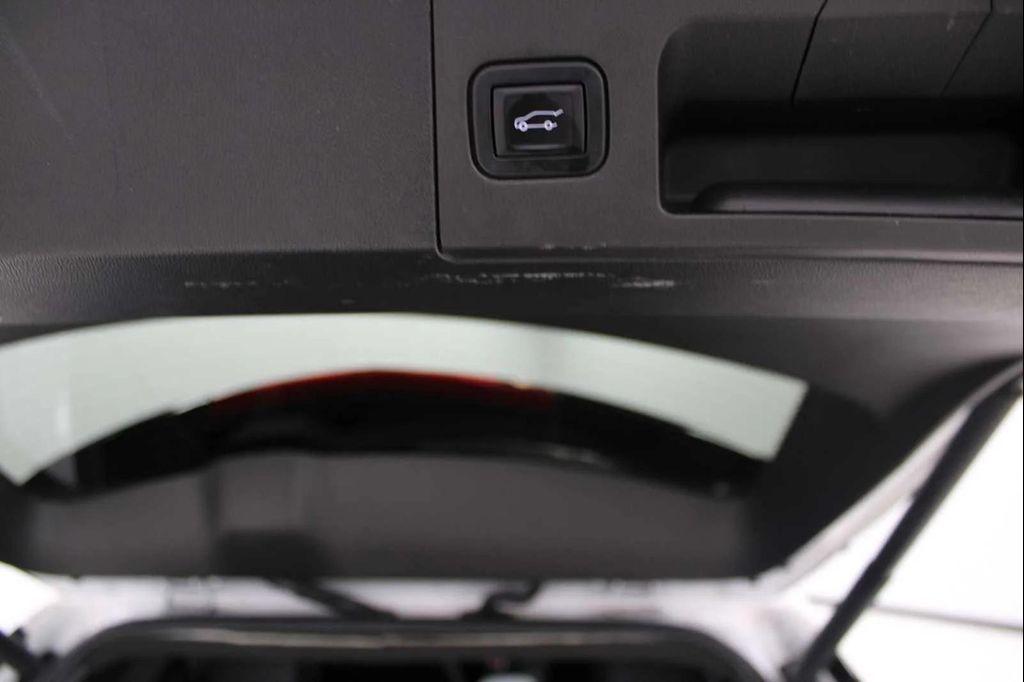 used 2022 Cadillac XT5 car, priced at $28,998