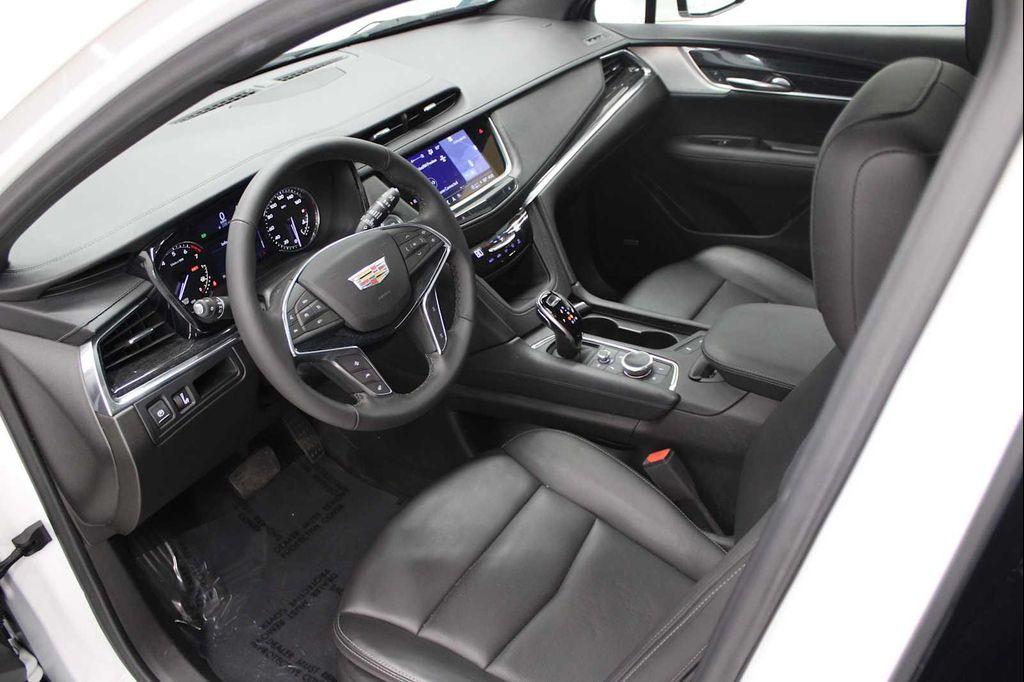 used 2022 Cadillac XT5 car, priced at $28,998