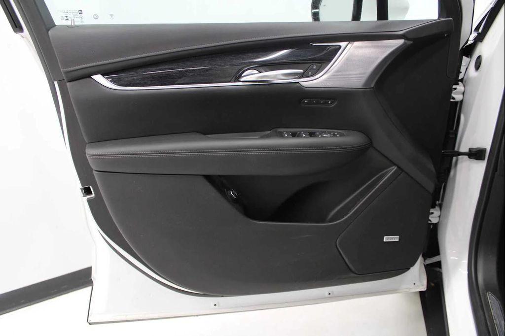 used 2022 Cadillac XT5 car, priced at $28,998