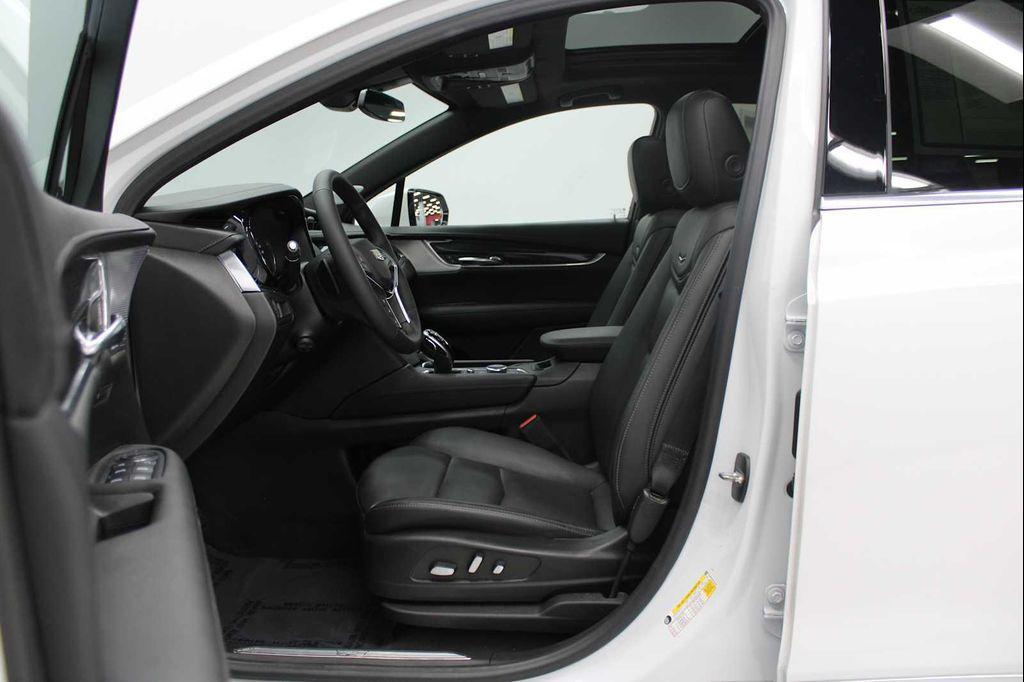 used 2022 Cadillac XT5 car, priced at $28,998