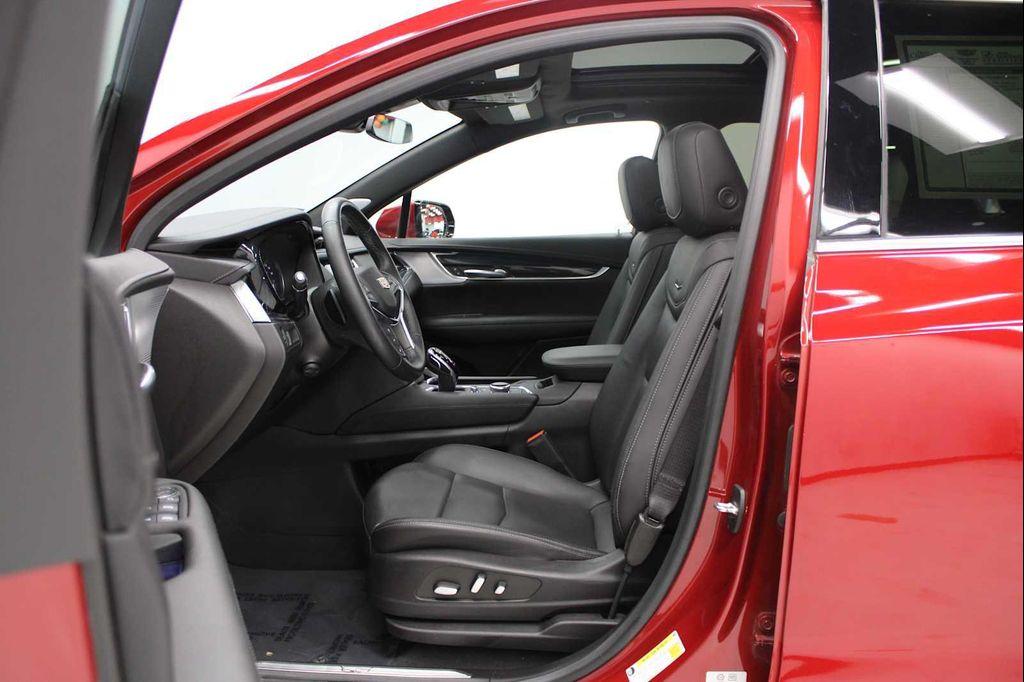 used 2023 Cadillac XT5 car, priced at $33,998