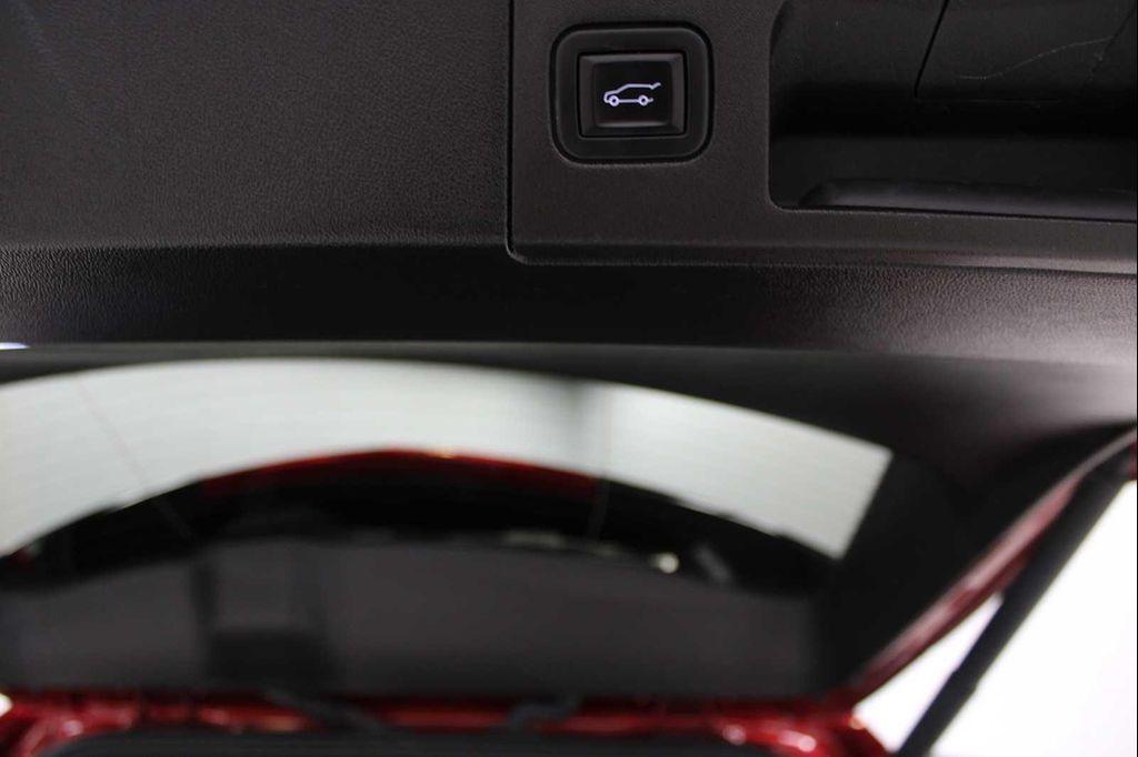 used 2023 Cadillac XT5 car, priced at $33,998