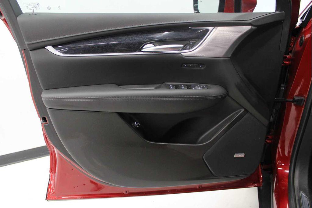 used 2023 Cadillac XT5 car, priced at $33,998