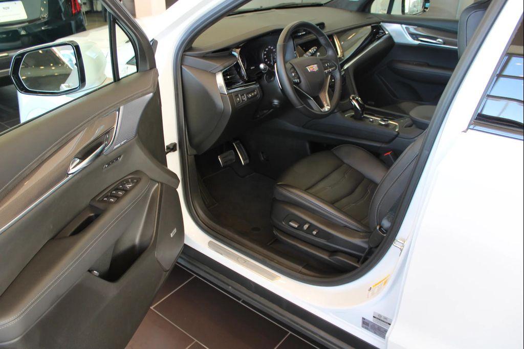 used 2024 Cadillac XT6 car, priced at $66,265
