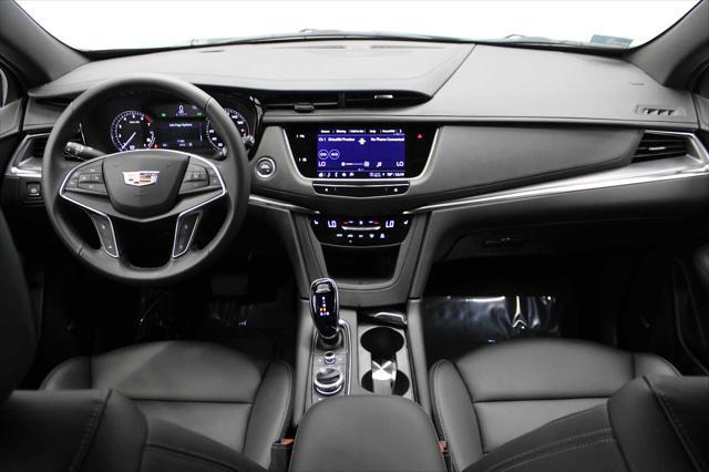 used 2025 Cadillac XT5 car, priced at $40,998