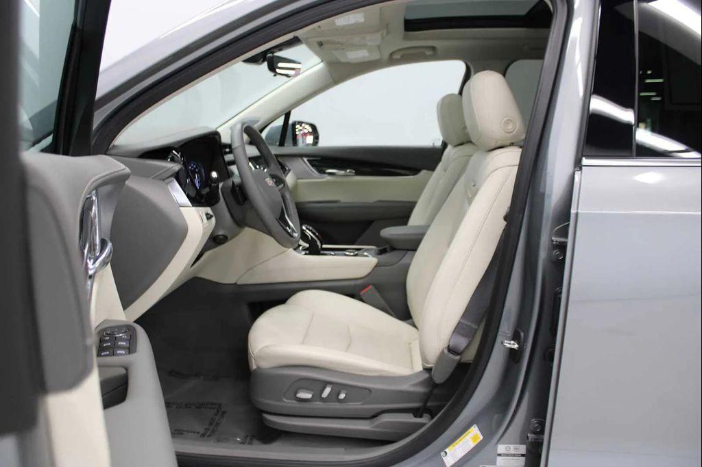 used 2024 Cadillac XT6 car, priced at $49,788
