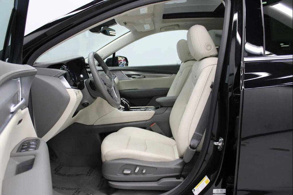 used 2024 Cadillac XT5 car, priced at $42,498