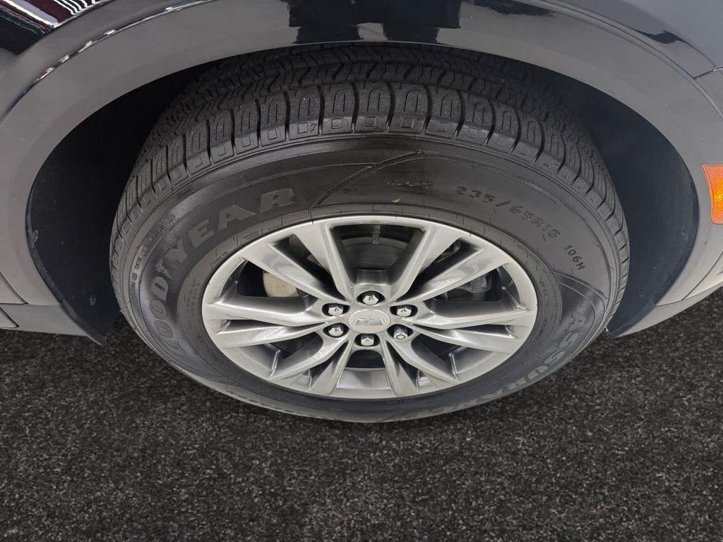 used 2022 Cadillac XT5 car, priced at $34,998