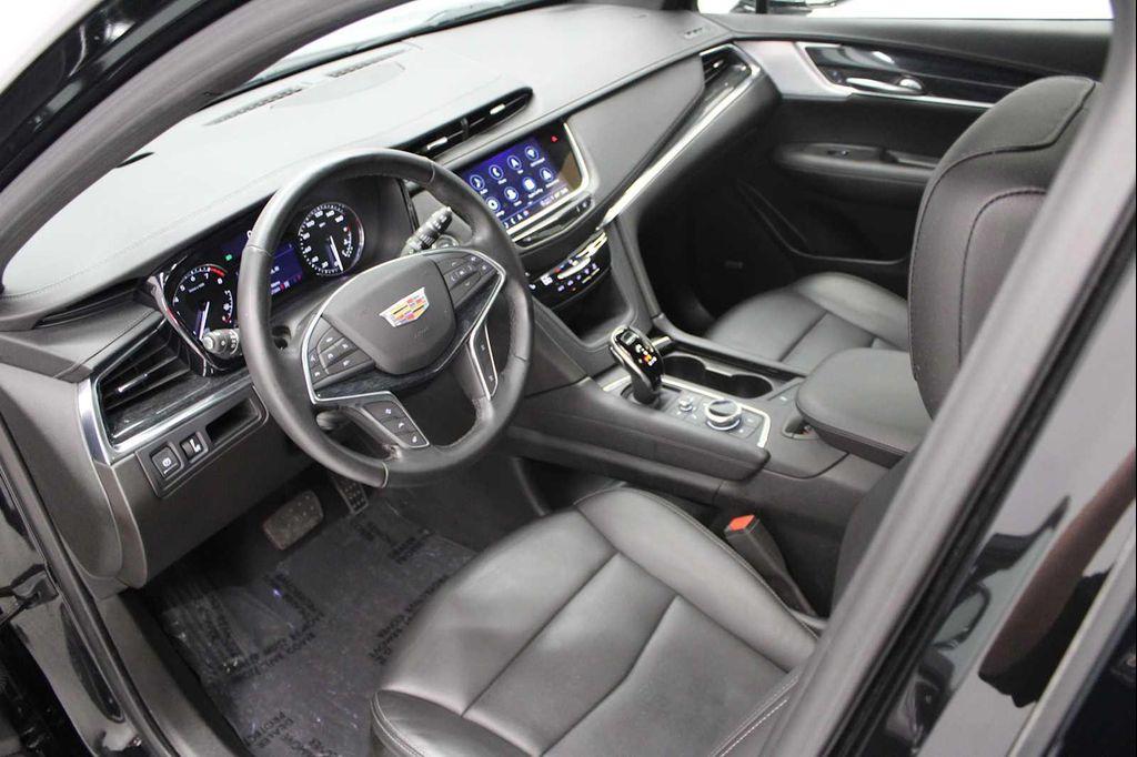 used 2022 Cadillac XT5 car, priced at $34,998
