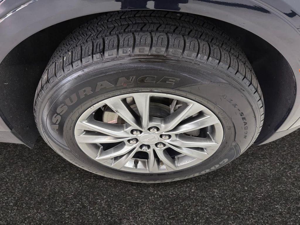 used 2022 Cadillac XT5 car, priced at $31,988