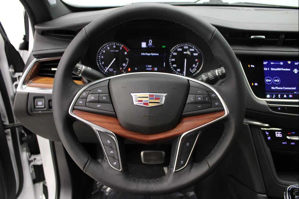 used 2022 Cadillac XT5 car, priced at $32,998