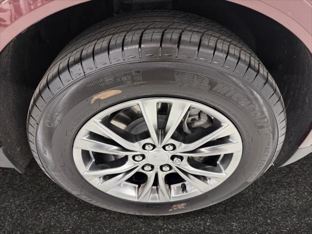 used 2022 Cadillac XT5 car, priced at $37,998