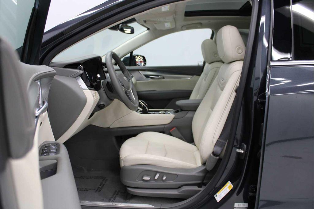 used 2023 Cadillac XT5 car, priced at $33,988