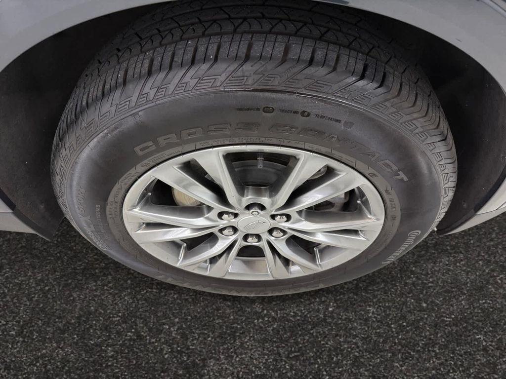 used 2023 Cadillac XT5 car, priced at $33,988