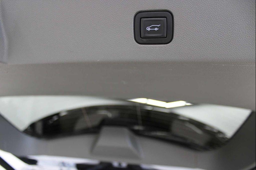 used 2023 Cadillac XT6 car, priced at $37,588