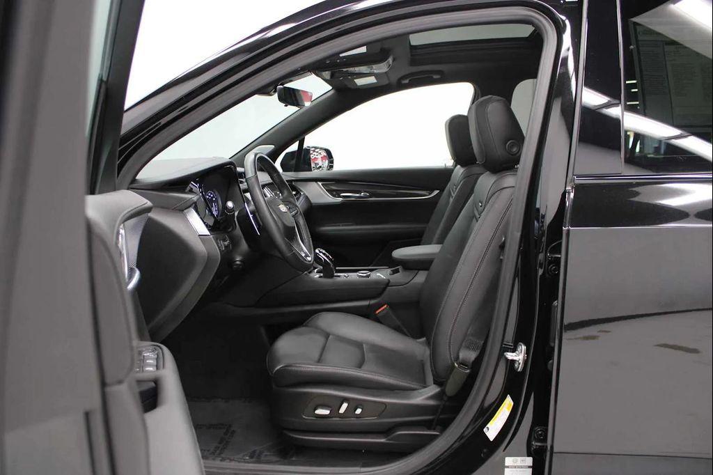 used 2024 Cadillac XT6 car, priced at $48,998