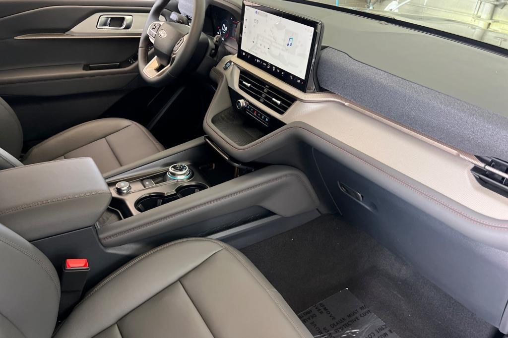 new 2025 Ford Explorer car, priced at $41,956
