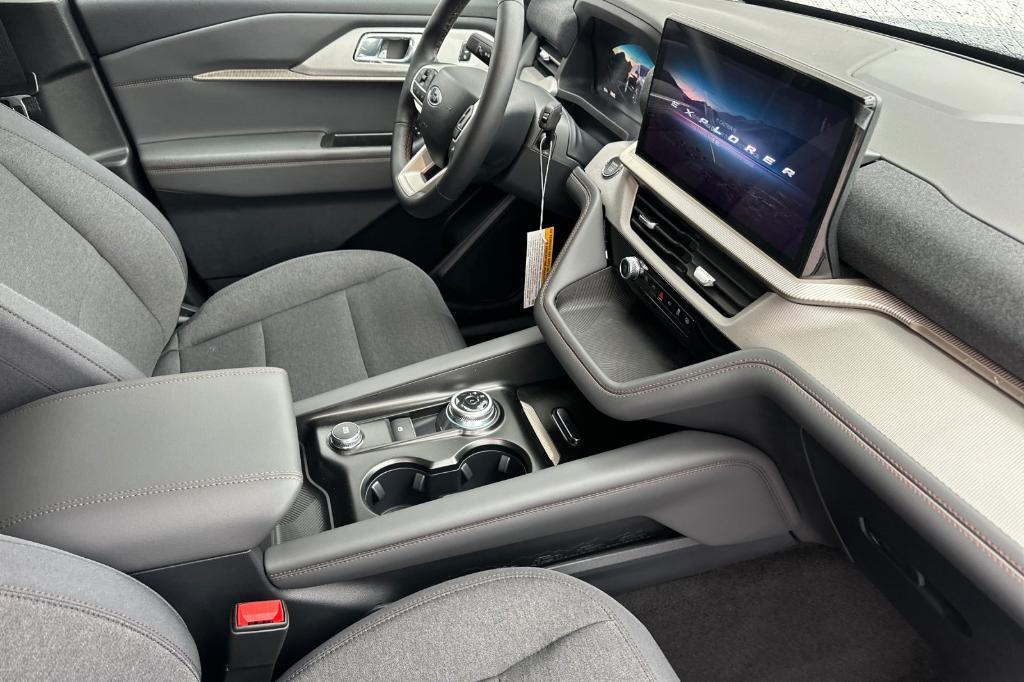 new 2025 Ford Explorer car, priced at $45,940